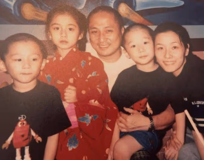 恭喜!TVB前男星湯鎮業女兒出嫁!前妻穿紅裙全場最亮眼!新郎帥氣像明星!