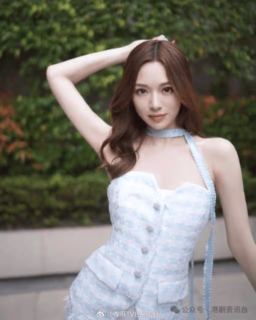 馮盈盈火辣出招真空曬白滑玉背!有感面發獲網民有贊無彈