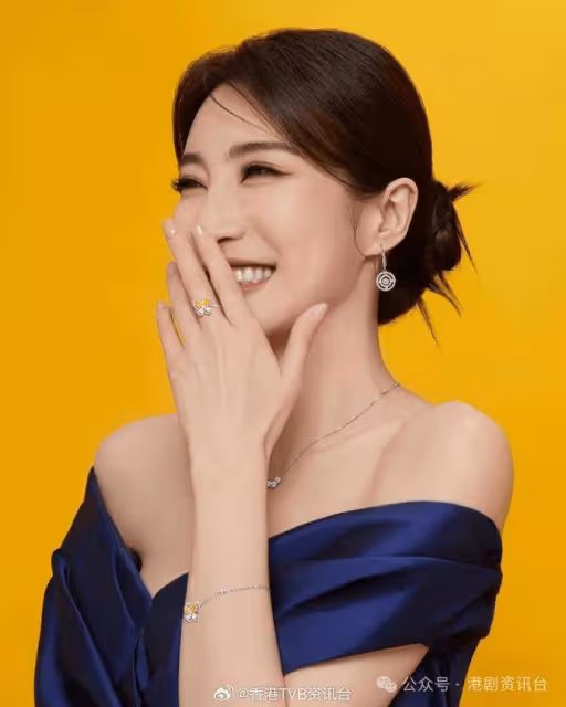 林夏薇低胸展現自家品牌鑽飾 《黑色月光》內地率先睇 演反派掀熱話
