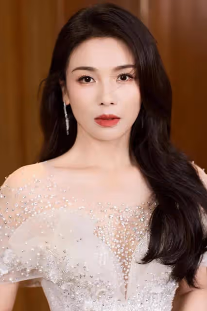 46歲劉濤穿透視白裙美爆了!雪膚玉貌身材曼妙性感撩人