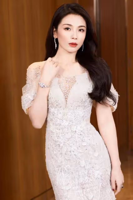 46歲劉濤穿透視白裙美爆了!雪膚玉貌身材曼妙性感撩人