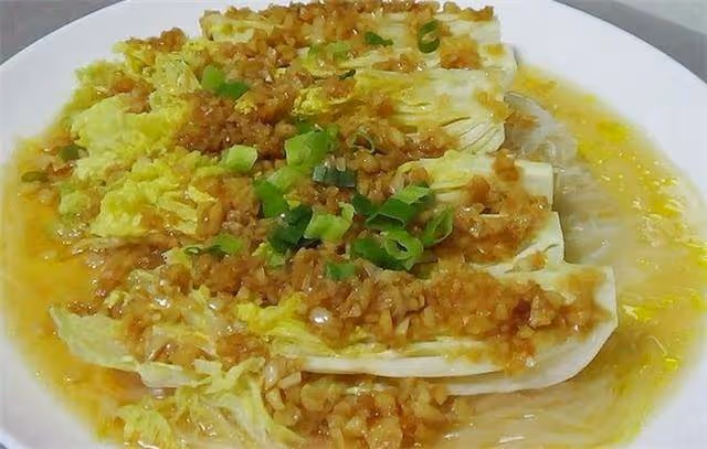 一道蒜蓉粉絲娃娃菜,鮮香味美,比吃海鮮還過癮,做法很簡單