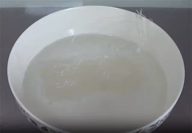 一道蒜蓉粉絲娃娃菜,鮮香味美,比吃海鮮還過癮,做法很簡單