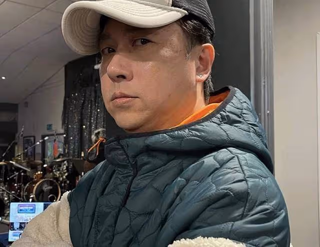 香港男星妻子患癌離世四年,全家移民英國,轉行做網紅生活無憂