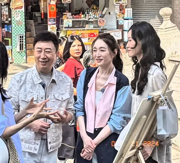李小冉王鷗一同現身澳門被偶遇，李小冉生圖十分顯老，王鷗好女人