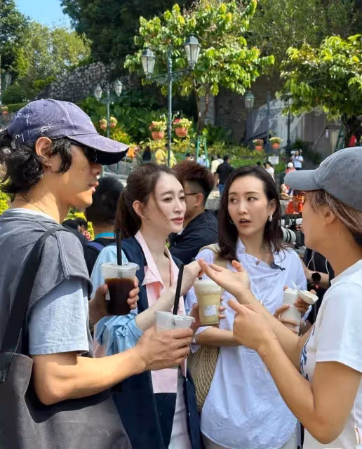李小冉王鷗一同現身澳門被偶遇，李小冉生圖十分顯老，王鷗好女人