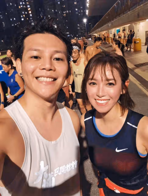 直擊香港男星背新歡暗媾女神!撩逗成功約吃宵夜,曾被批偷食慣犯