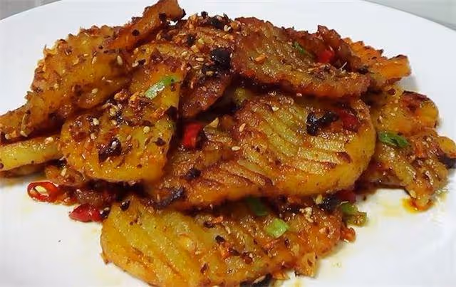 土豆這樣做吃著才過癮,香辣軟糯,比肉都香,愛吃土豆的記得收藏