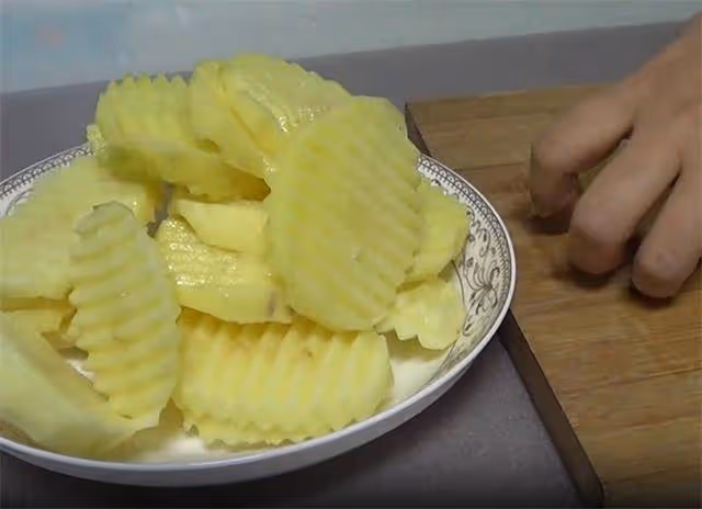 土豆這樣做吃著才過癮,香辣軟糯,比肉都香,愛吃土豆的記得收藏
