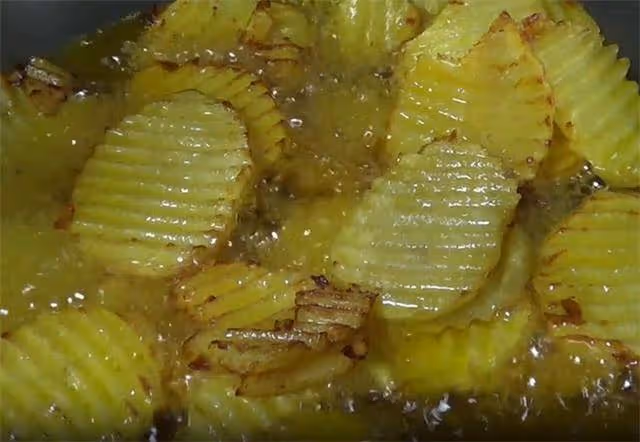 土豆這樣做吃著才過癮,香辣軟糯,比肉都香,愛吃土豆的記得收藏