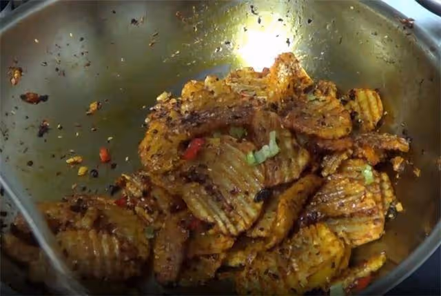 土豆這樣做吃著才過癮,香辣軟糯,比肉都香,愛吃土豆的記得收藏