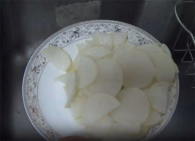 非常好吃的蘿蔔小菜,簡單一切一腌,清脆爽口又解暑,先收藏了