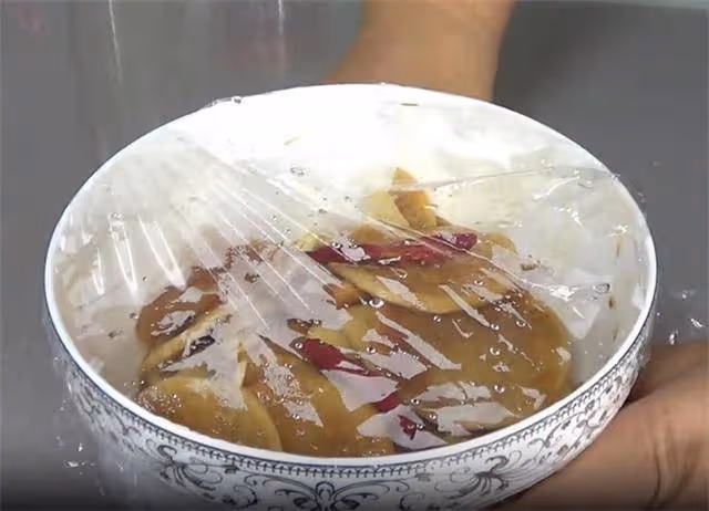 非常好吃的蘿蔔小菜,簡單一切一腌,清脆爽口又解暑,先收藏了