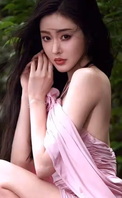 張天愛這為了流量真的啥都不要了麼?這和沒穿有啥區別?太透了吧