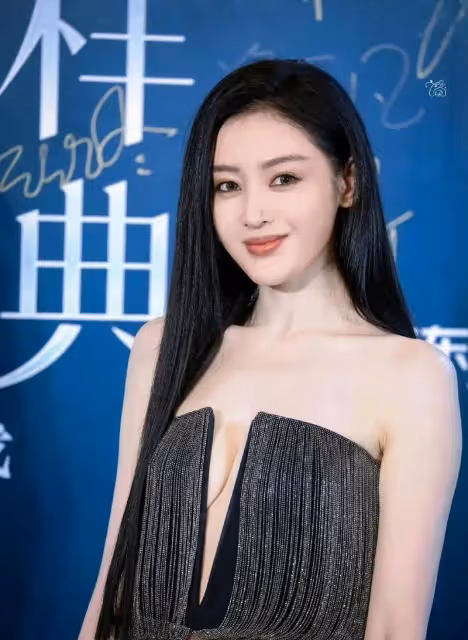 張天愛這為了流量真的啥都不要了麼?這和沒穿有啥區別?太透了吧