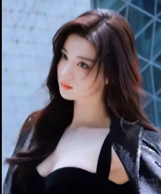 王楚然不愧是劉亦菲接班人,穿黑裙高貴仙氣,身材珠圓玉潤太美了