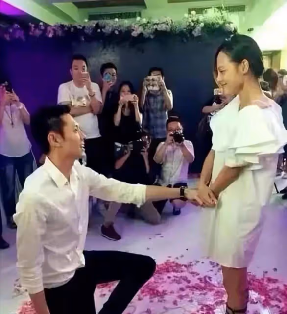 張嘉倪買超離婚細節被曝,一棟上億別墅千萬撫養費,老死不相往來!