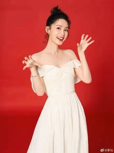 李沁靚麗寫真美爆了!不是豐乳肥臀也能有性感魅力
