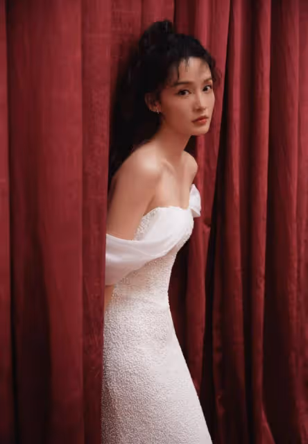 李沁靚麗寫真美爆了!不是豐乳肥臀也能有性感魅力