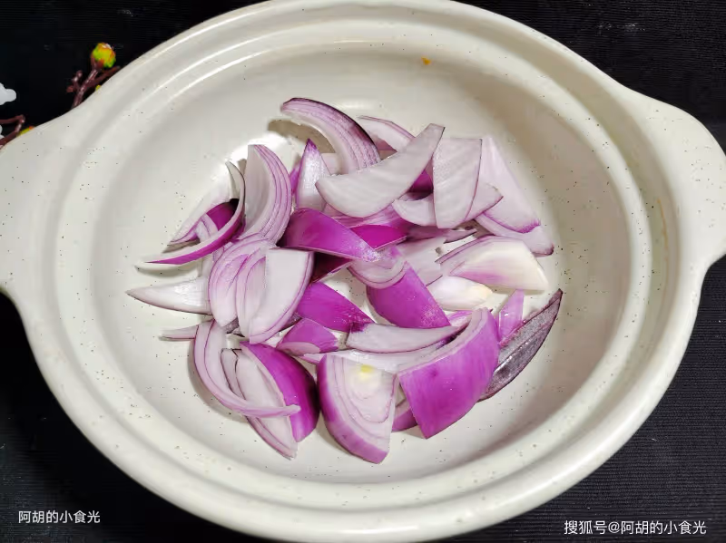 天冷別忘記吃一菜,真正的秋季第一補!一葷一素搭配燜一鍋,香飄滿屋、特解饞