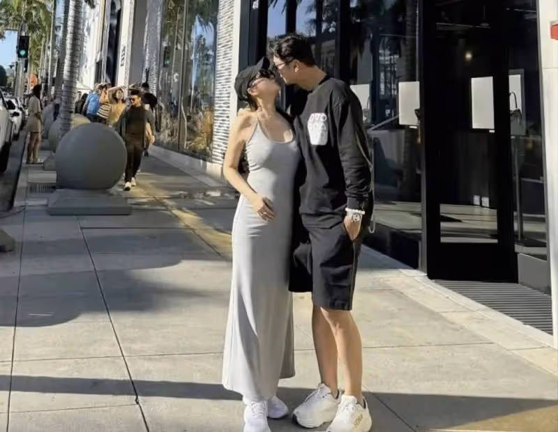 恭喜!TVB男星高鈞賢疑似到國外結婚?女友被曝光,腹部凸起引猜測