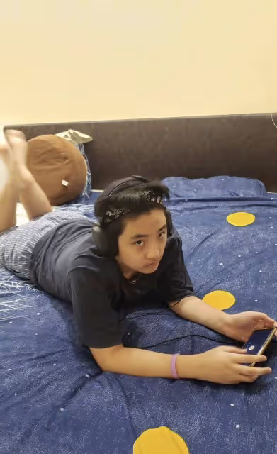 港星吳鎮宇兒子費曼近況曝光!16歲被指像極了中年人,自帶油膩感