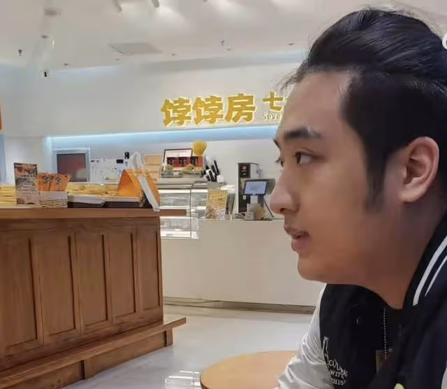 港星吳鎮宇兒子費曼近況曝光!16歲被指像極了中年人,自帶油膩感