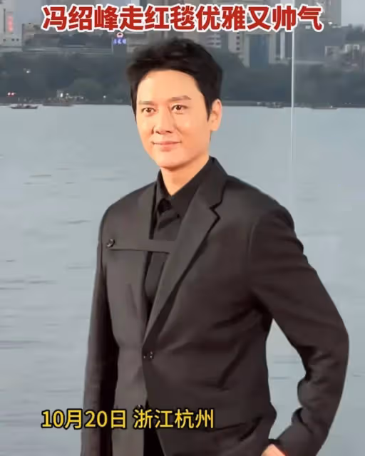 趙麗穎二封金鷹視後,今年連拿三項大獎,馮紹峰出席電影周超帥氣