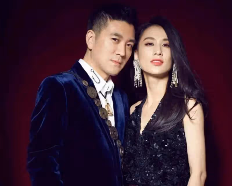 黃聖依脖子紋身都是楊子!楊子深夜視頻女子身份被扒,多次同框