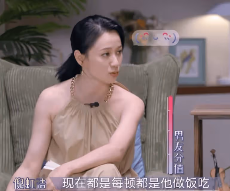 倪虹潔約會被拍,49歲男友一頭白髮,與她同居試婚14年仍不願領證