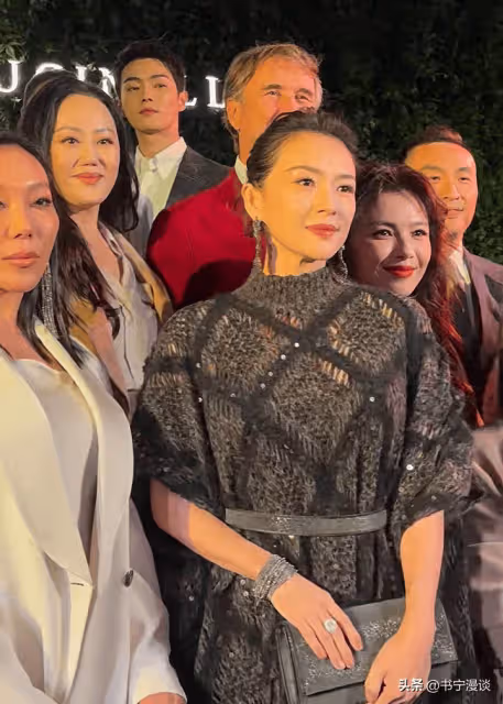 劉濤參加BC晚宴,全程挨緊大佬展社交功底,章子怡表情耐人尋味