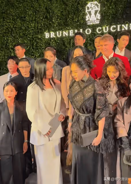 劉濤參加BC晚宴,全程挨緊大佬展社交功底,章子怡表情耐人尋味