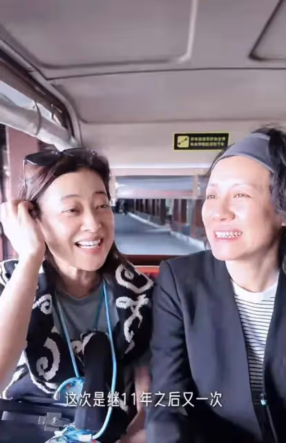 梅婷劉琳外出同游超有愛,二人打扮樸素好低調,姑嫂感情超好