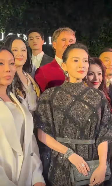 劉濤章子怡同台比美,劉濤一頭卷髮顯年輕,章子怡氣場好強大