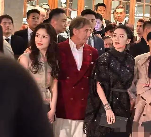 劉濤章子怡同台比美,劉濤一頭卷髮顯年輕,章子怡氣場好強大