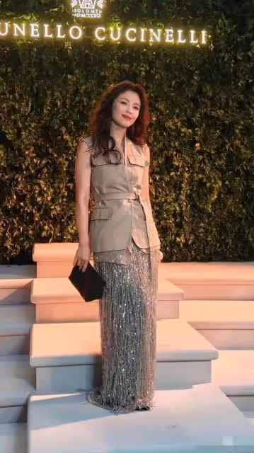 劉濤章子怡同台比美,劉濤一頭卷髮顯年輕,章子怡氣場好強大