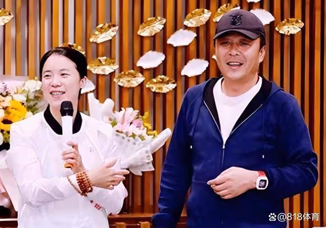 冒個泡!養傷孫穎莎做客王楠北京豪宅,教王楠女兒笑笑打球一臉溫柔