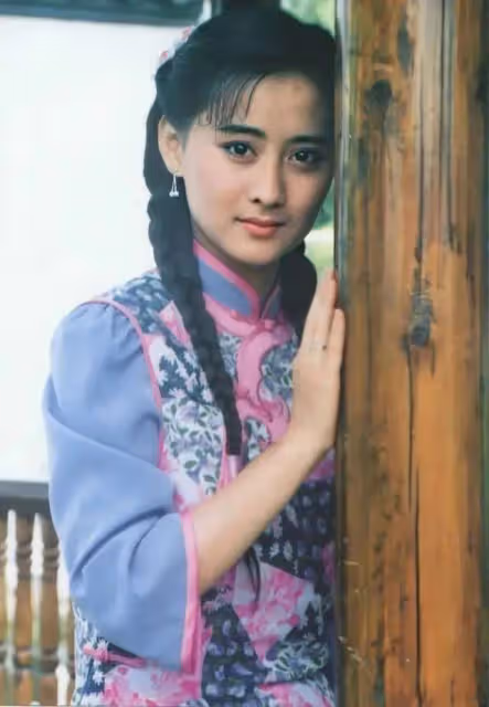 「最美瓊瑤女郎」,事業平平,嫁百億富豪做丁克,50歲的她卻活成人生贏家