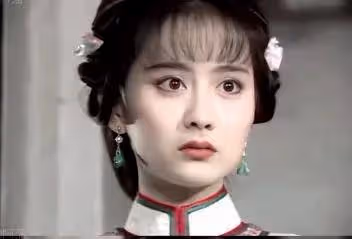 「最美瓊瑤女郎」,事業平平,嫁百億富豪做丁克,50歲的她卻活成人生贏家
