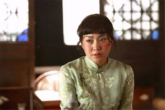 年紀越大越美的4位女星,與小17歲的弟弟相戀,這也太般配!