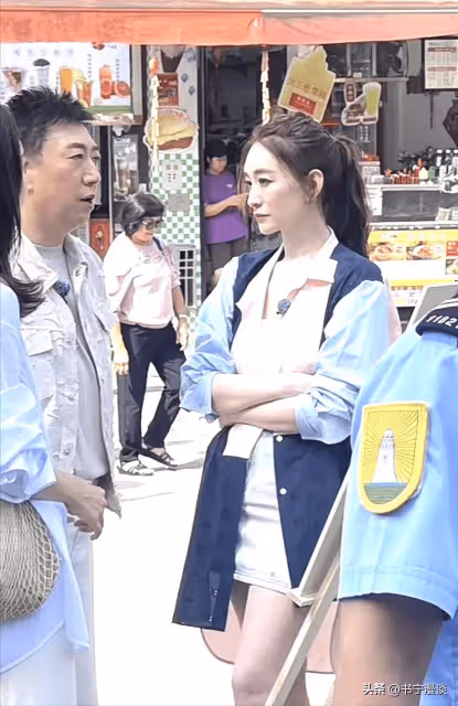 李小冉最新澳門生圖曝光,又白又瘦氣質出眾,48歲嫩得像18歲