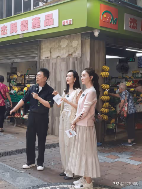 李小冉最新澳門生圖曝光,又白又瘦氣質出眾,48歲嫩得像18歲