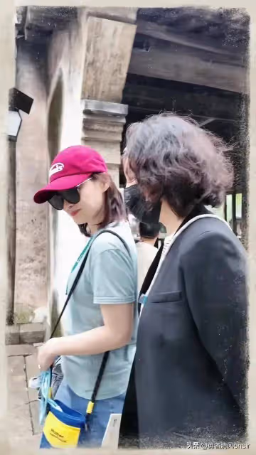 梅婷和劉琳同游烏鎮,看戲吃美食玩得很開心 50歲姐妹花也太美了