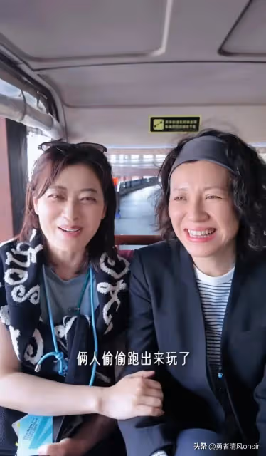 梅婷和劉琳同游烏鎮,看戲吃美食玩得很開心 50歲姐妹花也太美了