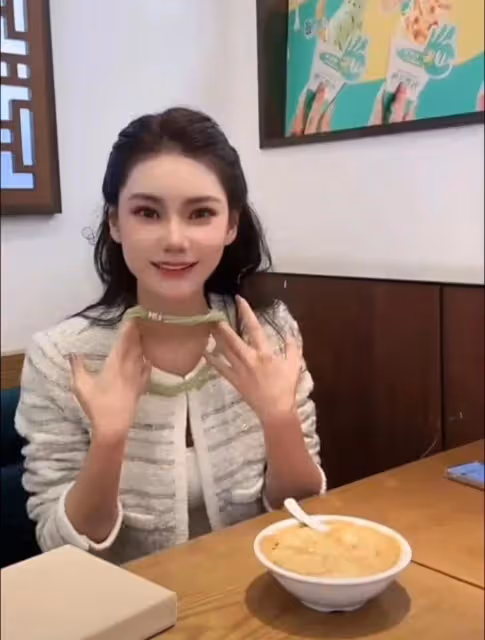 張蘭掏心窩子了！將珍藏高定款項鍊送給馬筱梅！以前也這麼對大S