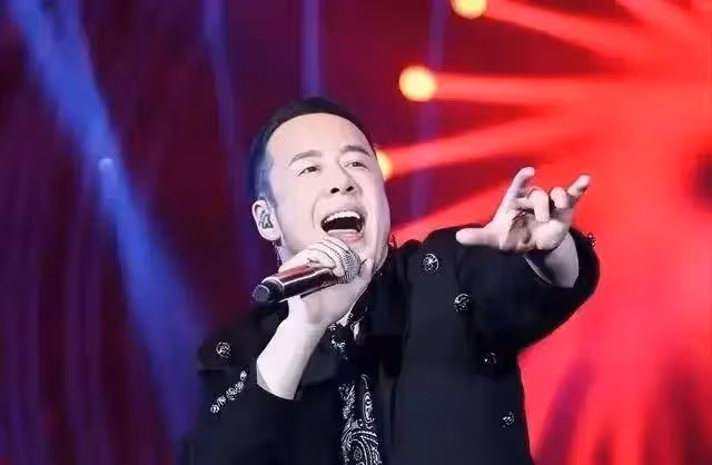 楊坤太厲害,演唱會門票不到一個小時被搶空,網友想聽《扔泥巴》