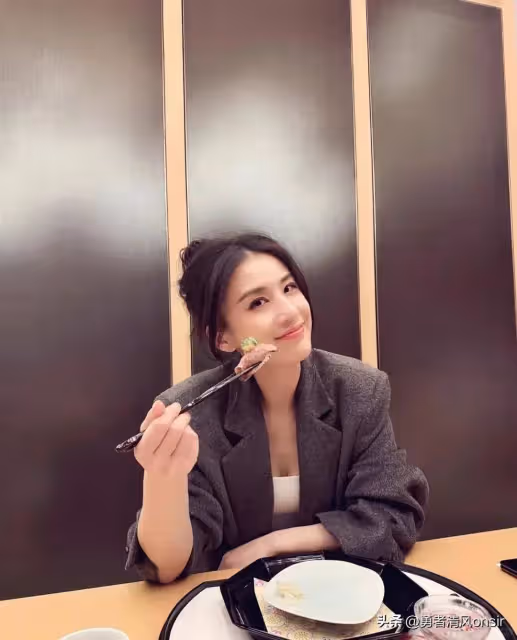 黃聖依曾經也是閃閃發光!笑容那麼自信明媚 網友:不愛就乾脆點吧