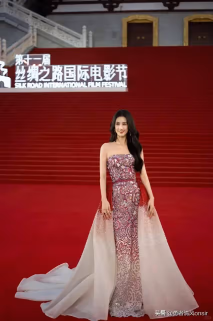 黃聖依曾經也是閃閃發光!笑容那麼自信明媚 網友:不愛就乾脆點吧