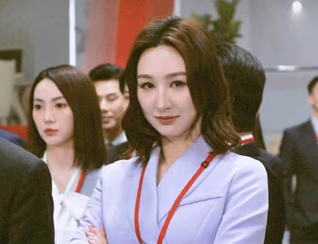 TVB知名女星真空上陣險走光,人氣高漲通告不斷,上位成公司一姐