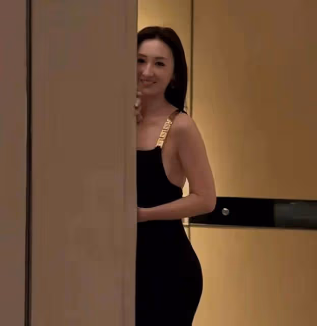 TVB知名女星真空上陣險走光,人氣高漲通告不斷,上位成公司一姐
